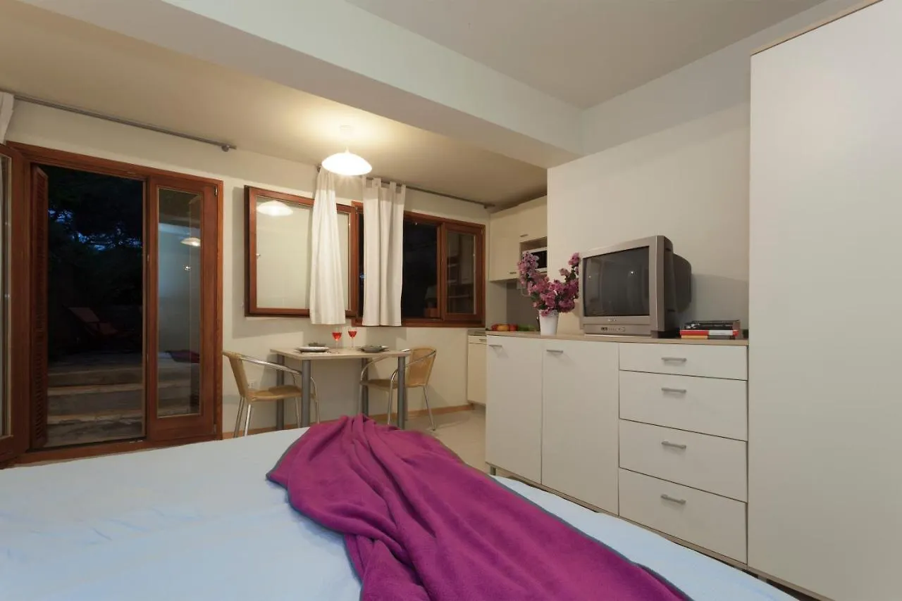 Studio Green Garden Borik Ровинь